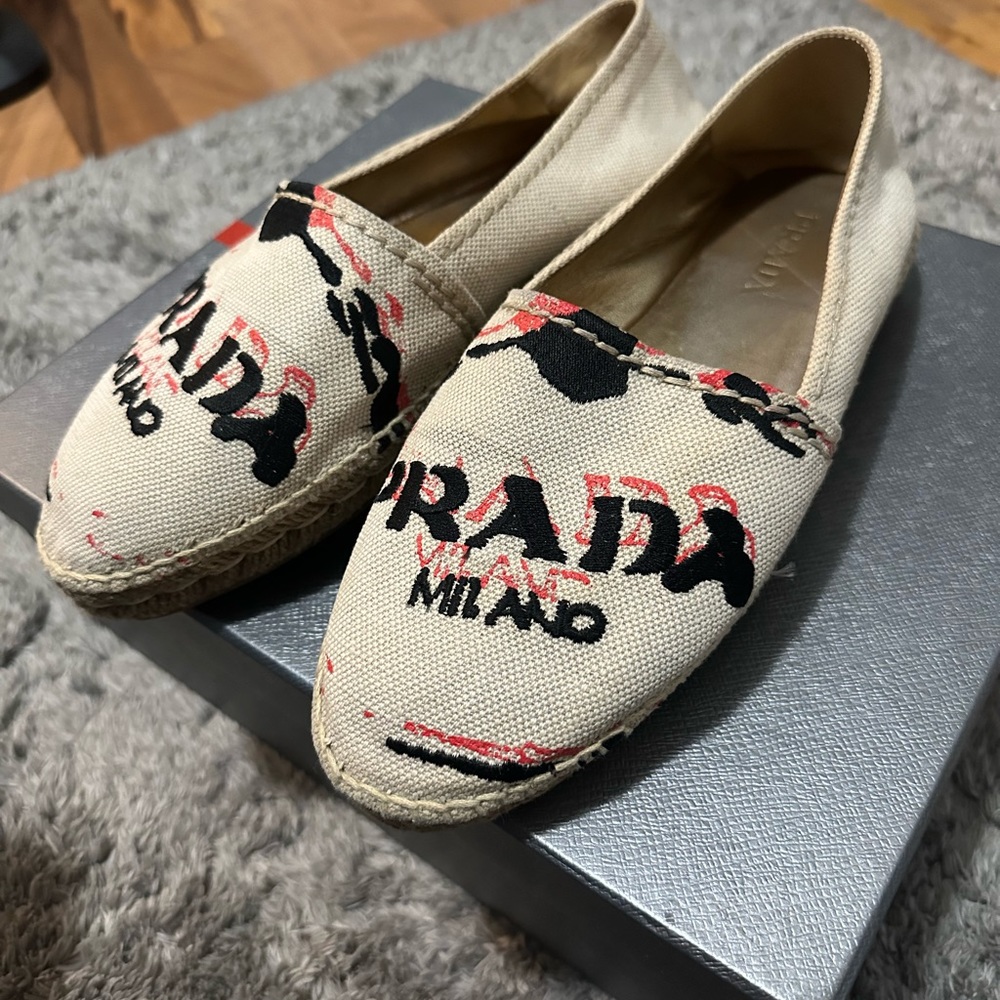 PRADA - Picture 3 of 8